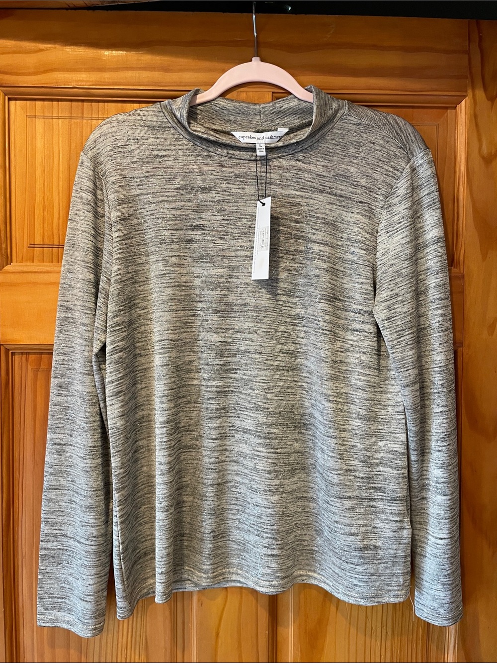 cupcakes & cashmere women’s Heather Gray Pullover